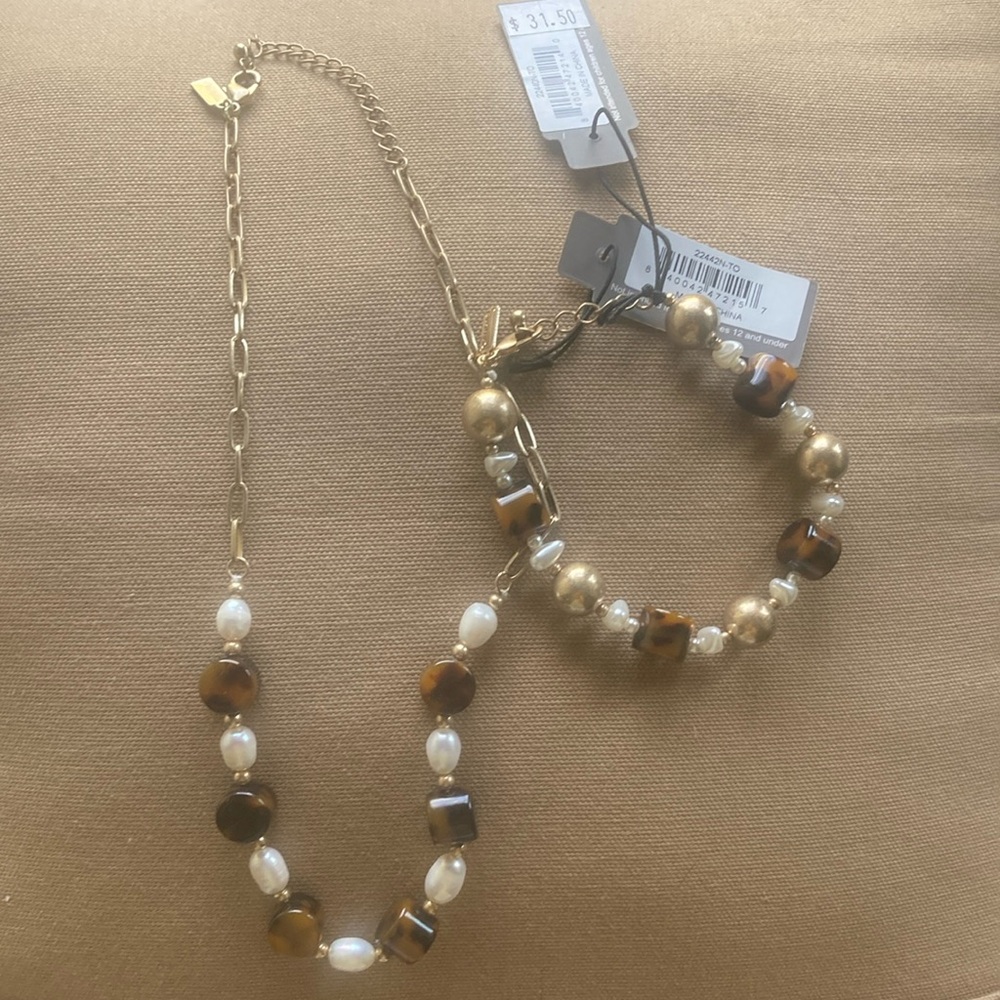 Elegant Gold and tortoise shell Jewelry Set